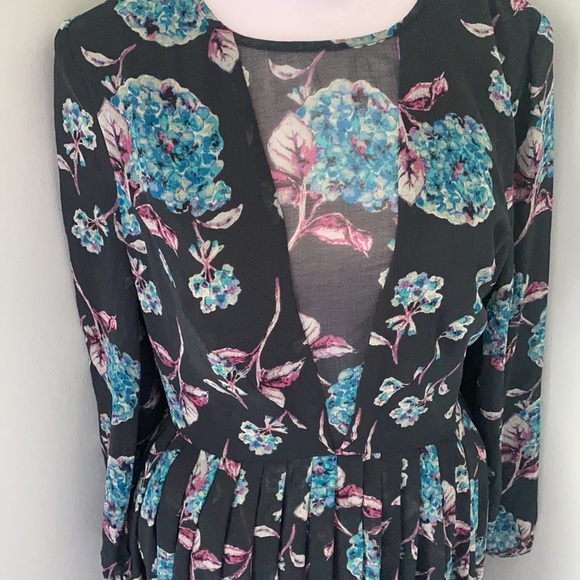 Kimchi Blue Hydrangea long Sleeve dress - Picture 3 of 5